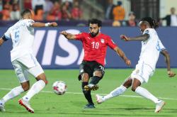 爱游戏在线-精彩对决！两支球队角逐欧国联杯