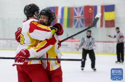 爱游戏官网-包含球场较量激烈火爆，对手拼尽全力的词条