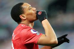 爱游戏网页版-曼联主场大胜维拉，马夏尔破门