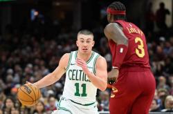 爱游戏app-凯尔特人逆转胜尼克斯