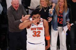 爱游戏入口-尼克斯客场取胜步行者！巴特勒绝杀场面火爆的简单介绍