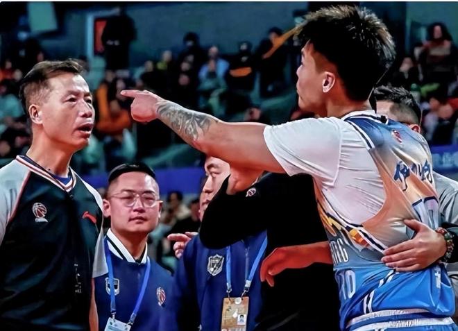 赵睿再度爆发，带队击溃对手