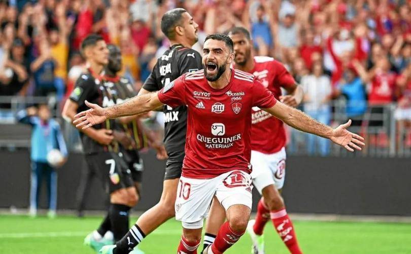 里尔客场大胜蒙彼利埃，稳步前行