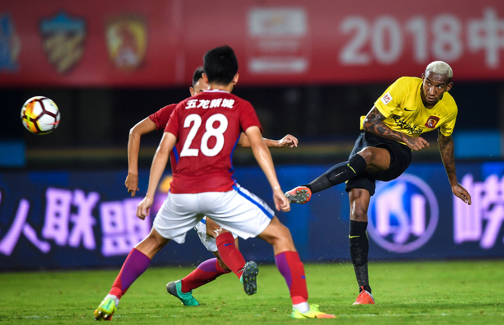 关于比赛进入白热化,全力拼搏争夺胜利的信息 关于比赛进入白热化,全力拼搏争夺胜利的信息