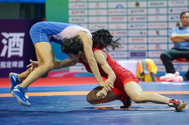 殷切恩选手在体操比赛中完美表现的简单介绍 殷切恩选手在体操比赛中完美表现的简单介绍